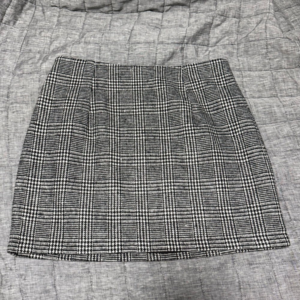 Classic Black and White Plaid Skirt